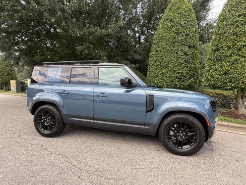 Used 2020 Land Rover Defender 110 SE image 14