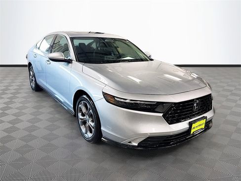 Used 2023 Honda Accord EX image 3