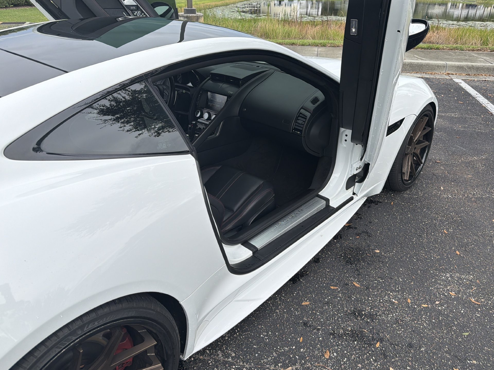 Used 2016 Jaguar F-TYPE R AWD/4WD image 21