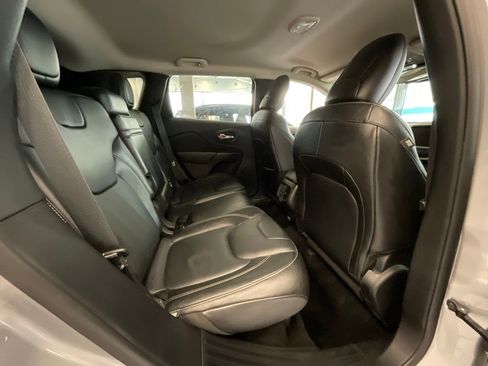 Used 2015 Jeep Cherokee Limited image 19