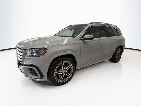 Used 2024 Mercedes-Benz GLS 450 4MATIC image 3