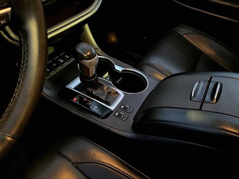 Used 2017 Toyota Highlander XLE image 16