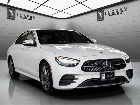 Used 2022 Mercedes-Benz E 350 4MATIC Sedan image 1