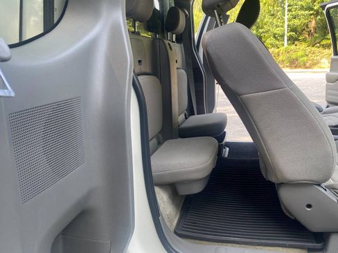 Used 2018 Nissan Frontier S RWD image 40
