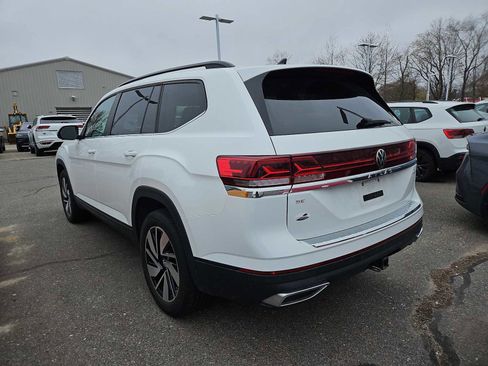Used 2024 Volkswagen Atlas SE AWD/4WD image 3