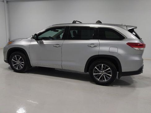 Used 2018 Toyota Highlander XLE image 3