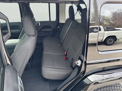 Used 2023 Jeep Wrangler Unlimited Sahara w/ Cold Weather Group AWD/4WD image 30
