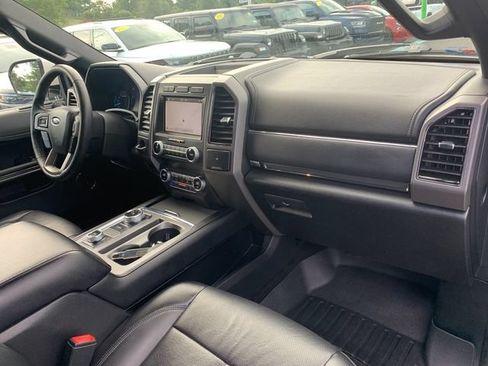 Used 2019 Ford Expedition XLT w/ Equipment Group 202A AWD/4WD image 11