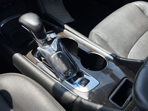 Used 2022 Chevrolet Malibu Premier FWD image 18