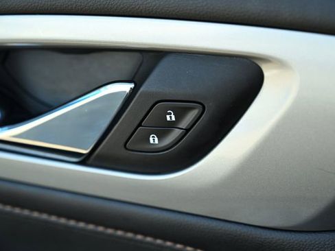 Used 2020 Chevrolet Traverse LT w/ LT Premium Package image 43