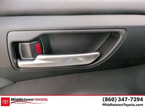 Used 2025 Toyota Highlander XLE AWD/4WD image 11