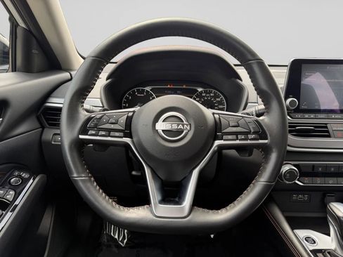 Used 2023 Nissan Altima 2.5 SR FWD image 22