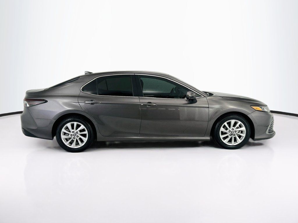 Used 2024 Toyota Camry LE FWD image 4