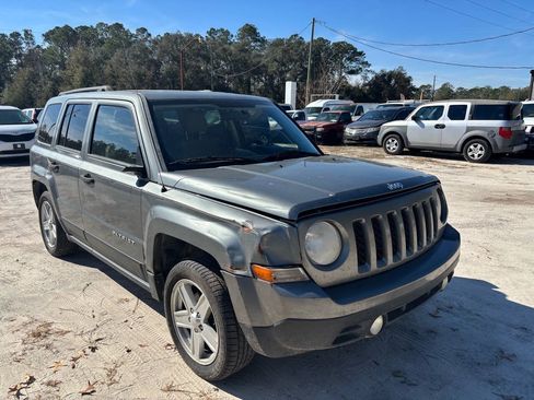Used 2013 Jeep Patriot Sport FWD image 2
