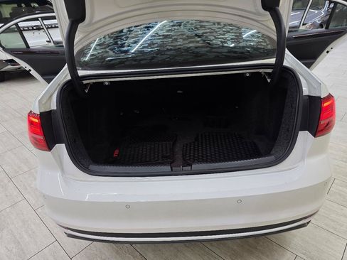 Used 2017 Volkswagen Jetta GLI FWD image 13