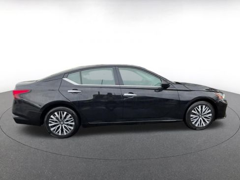 Used 2025 Nissan Altima 2.5 SV image 16