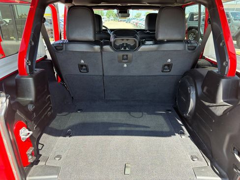 Used 2021 Jeep Wrangler Unlimited Rubicon w/ Trailer Tow Package AWD/4WD image 18