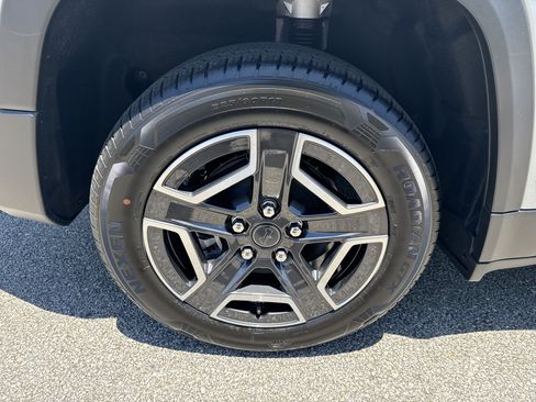 New 2026 Jeep Cherokee Laredo AWD/4WD image 17