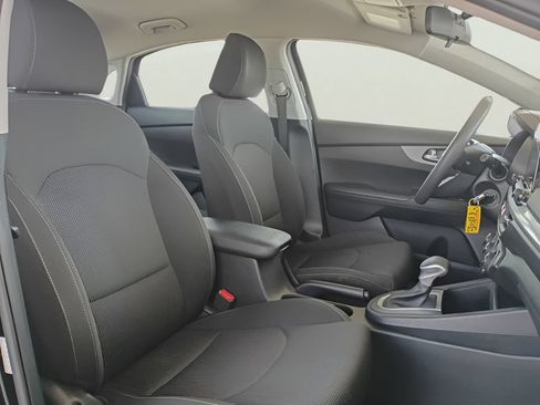 Used 2021 Kia Forte LXS FWD image 3