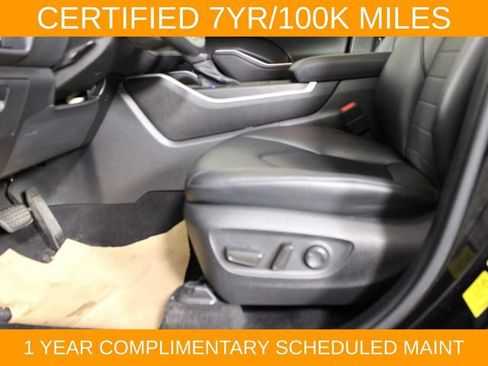 Used 2022 Toyota Highlander XLE AWD/4WD image 23