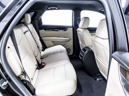 Used 2019 Cadillac XT5 FWD image 33