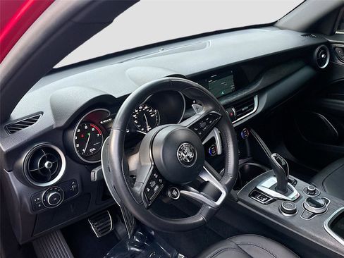 Used 2023 Alfa Romeo Stelvio Sprint image 10