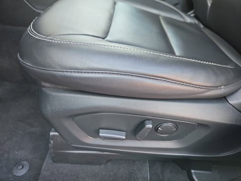 Used 2022 Ford Explorer XLT w/ Equipment Group 202A image 12