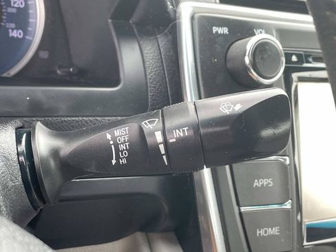 Used 2017 Toyota Camry XLE FWD image 30