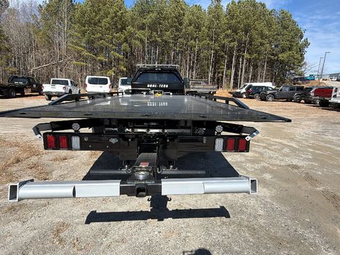 New 2025 RAM 5500 4x4 Regular Cab image 9