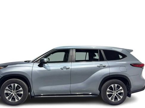 Used 2023 Toyota Highlander XLE image 1