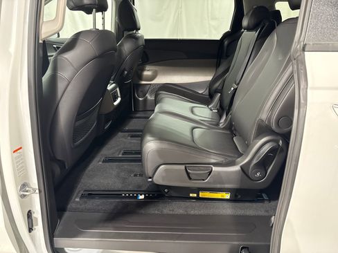 New 2026 Kia Carnival EX image 5