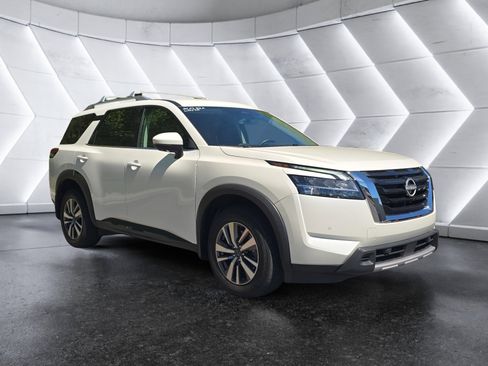 Used 2024 Nissan Pathfinder SL AWD/4WD image 7