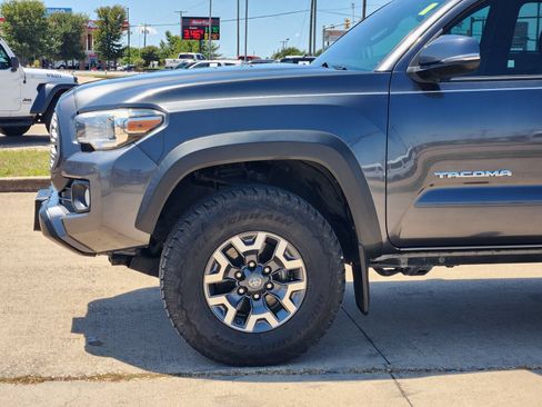 Used 2020 Toyota Tacoma TRD Off-Road w/ Technology Package AWD/4WD image 10