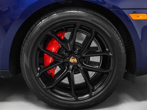 Certified 2024 Porsche Macan GTS w/ GTS Sport Package AWD/4WD image 16