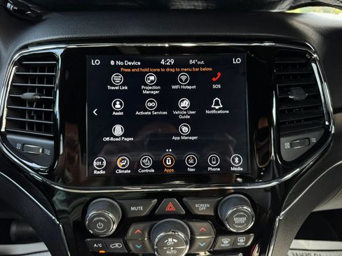 Used 2019 Jeep Grand Cherokee Limited AWD/4WD image 17