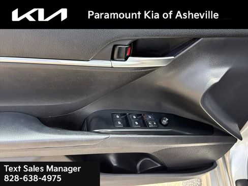 Used 2019 Toyota Camry SE FWD image 22