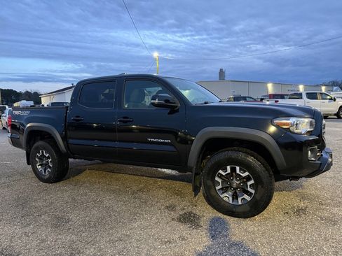 Used 2017 Toyota Tacoma TRD Off-Road w/ Tow Package (A/T) image 22