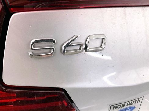 Used 2022 Volvo S60 B5 Momentum w/ Advanced Package image 13