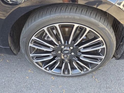 Used 2018 Land Rover Range Rover Sport HSE AWD/4WD image 17