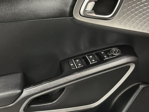 Used 2022 Kia Soul LX FWD image 19