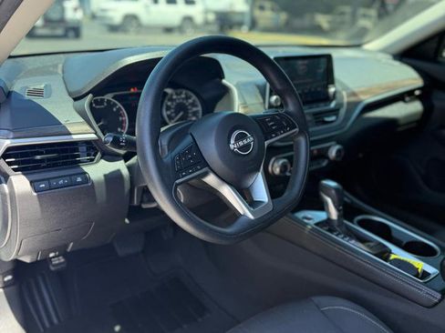Used 2023 Nissan Altima 2.5 SV FWD image 7