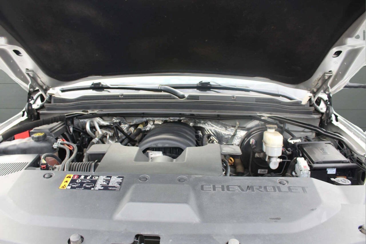 Used 2017 Chevrolet Suburban LT AWD/4WD image 9