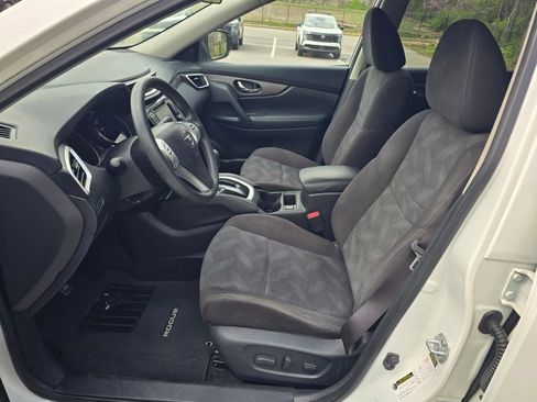 Used 2016 Nissan Rogue SV w/ SV Premium Package image 11