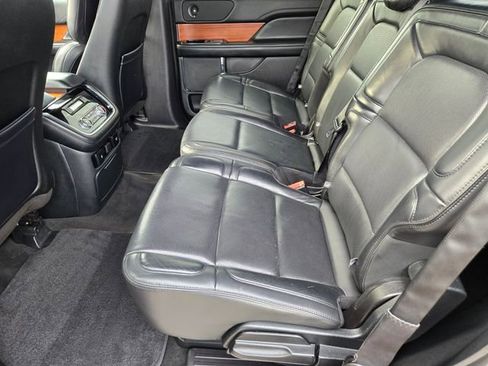 Used 2019 Lincoln Navigator Select w/ Technology Package image 14