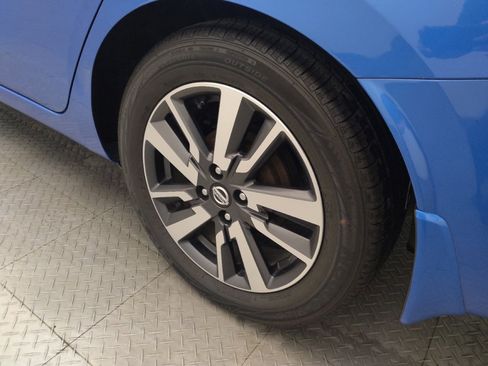 Used 2020 Nissan Versa SV FWD image 31