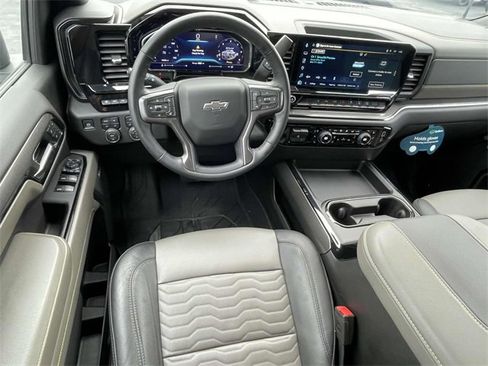 Used 2025 Chevrolet Silverado 2500 ZR2 w/ Technology Package image 15