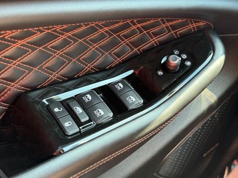 Used 2022 Jeep Grand Cherokee L Summit w/ Luxury Tech Group V AWD/4WD image 29