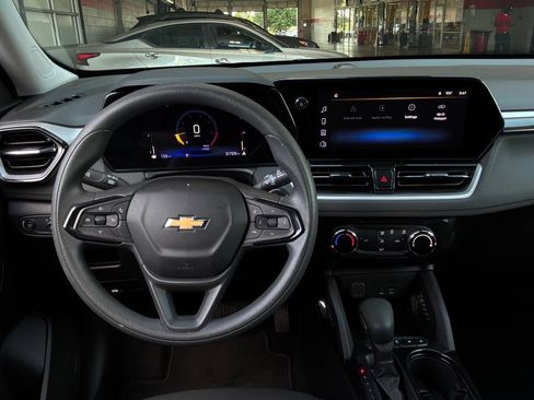 Used 2025 Chevrolet TrailBlazer LT FWD image 12