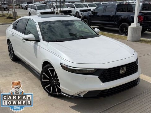 Used 2024 Honda Accord Touring image 3