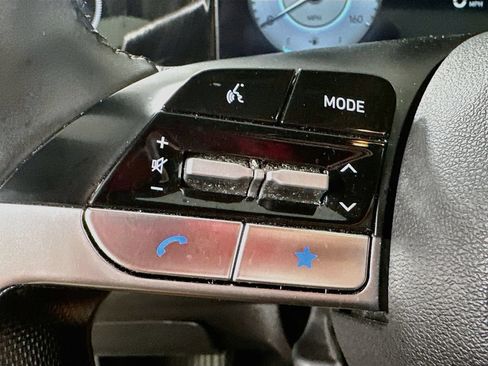 Used 2025 Hyundai Elantra SEL FWD image 22